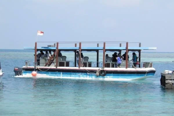 glass bottom boat pulau putri