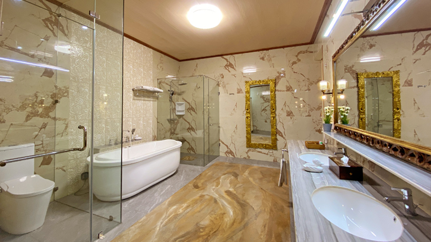 Toilet Suite Romantic Room Hotel Seruni
