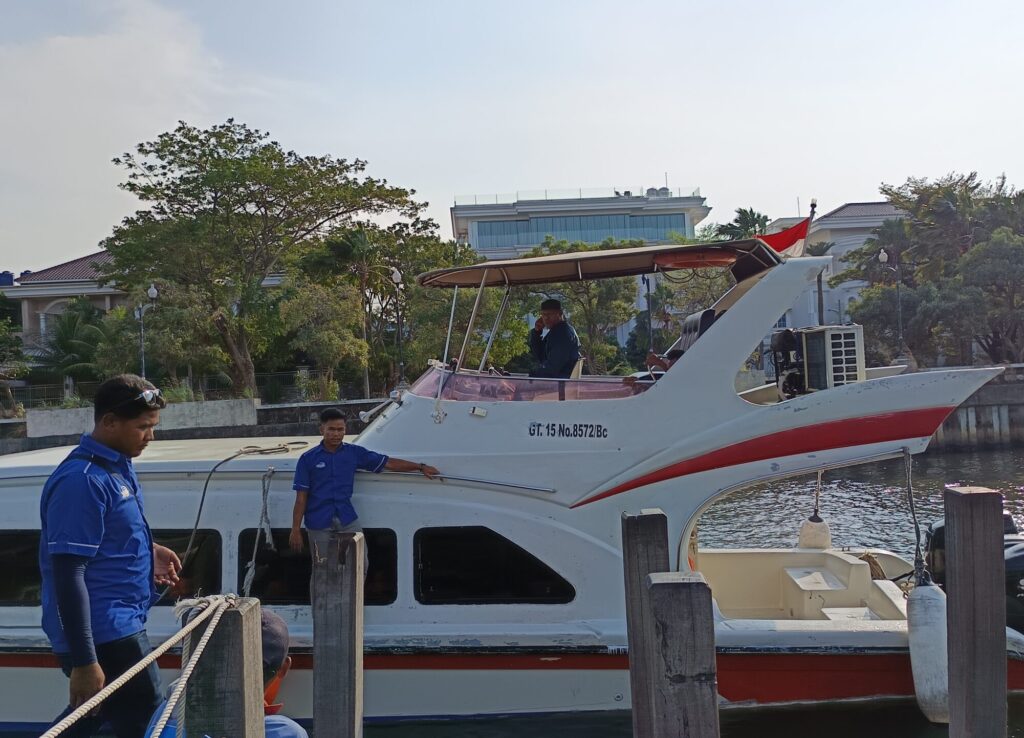 Speed Boat di Dermaga Marina Ancol