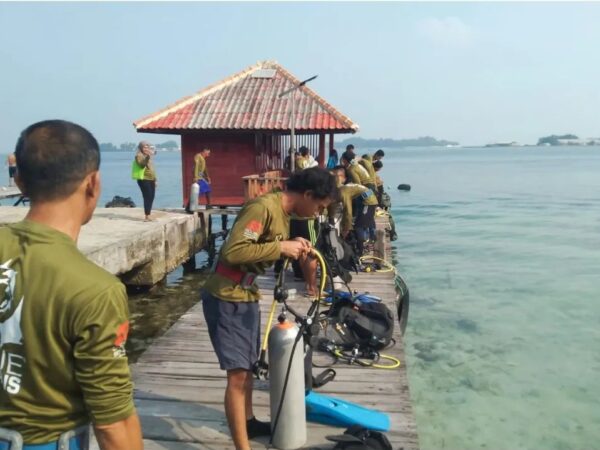 Pelatihan Selam Pemkab Kepulauan Seriibu