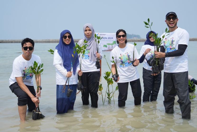 Bersih Pantai di Pulau Seribu