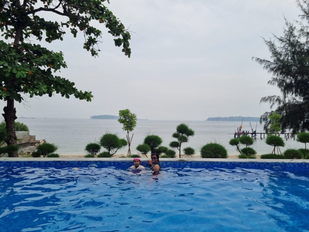 Kolam Renang Pulau Bidadari