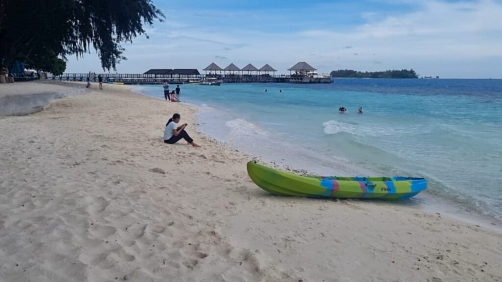 Pantai Pasir Putih Pulau Sepa