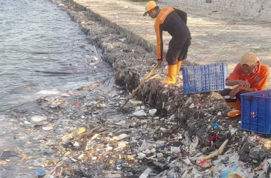 Sampah di Pulau Tidung