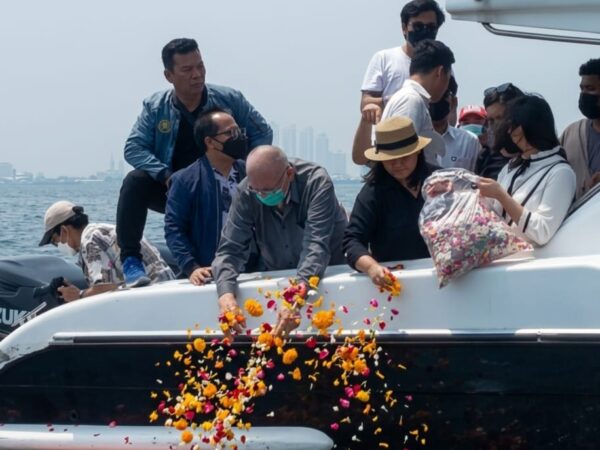 Larung Abu Jenazah Pulau Seribu Jakarta