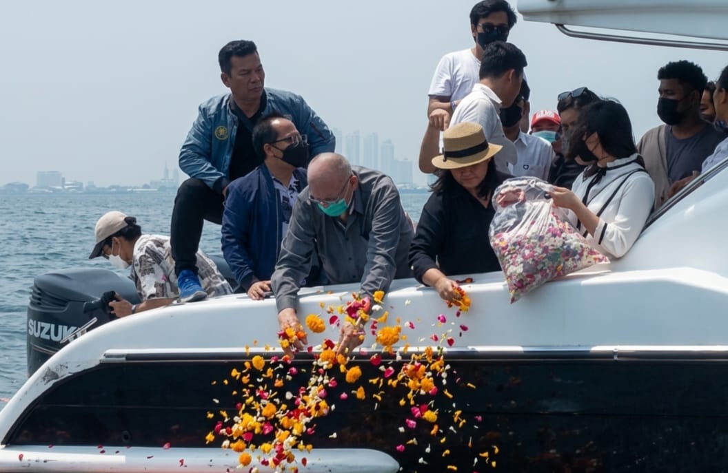 Larung Abu Jenazah Pulau Seribu Jakarta