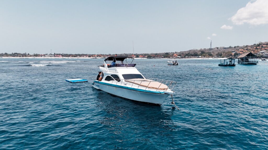 Sewa Kapal Yacht di Bali - Sheila Tour 